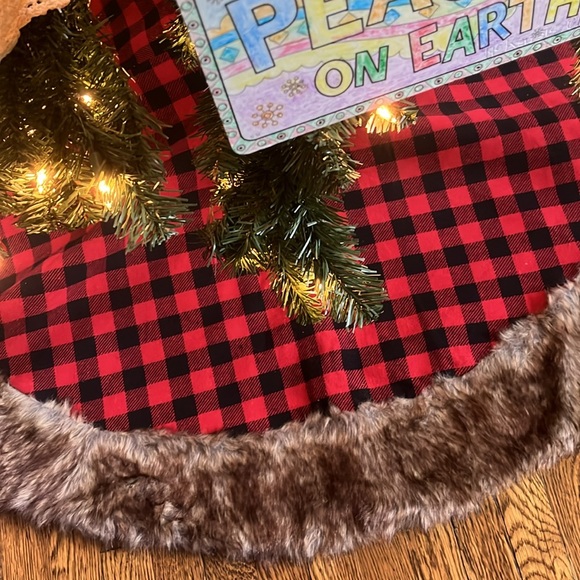 Christmas Tree Skirt Faux Fur Trim Red Black Buffalo Check Plaid Reversible - Picture 6 of 8